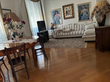Foto Appartamento a Viareggio di 95 m² con 5 locali in vendita