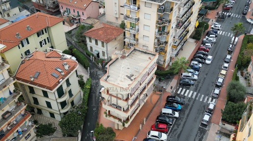Foto Locale commerciale in Via Papa Giovanni XXIII 1, Ventimiglia di 144 m²