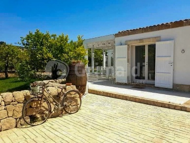 Foto Attività commerciale in SP19 0, Noto di 300 m² in affitto