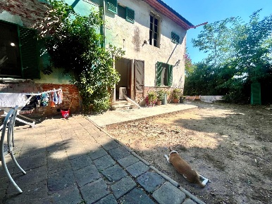 Foto Casa indipendente a Chiesina Uzzanese Centro di 160 m² con 8 locali