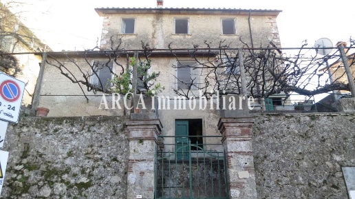 Foto Case semi ndipendenti a Pietrasanta di 180 m² con 10 locali in vendita