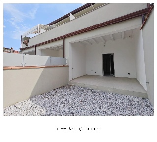 Foto Villa unifamiliare a Carrara Marina di Carrara di 150 m² con 5 locali
