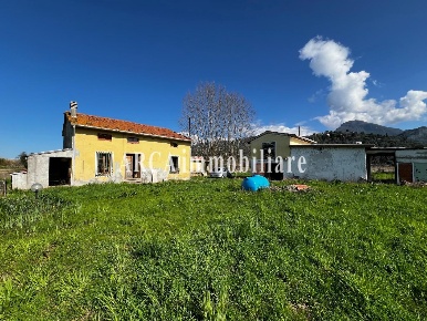 Foto Casale a Pietrasanta di 225 m² con 12 locali in vendita