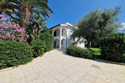 Foto Villa unifamiliare in Via  delle Fornaci, Siracusa Isola di 330 m²