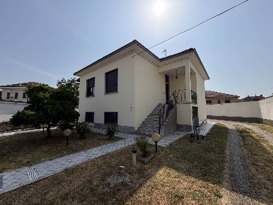 Foto Villa unifamiliare a Gravellona Lomellina Gravellona di 180 m²