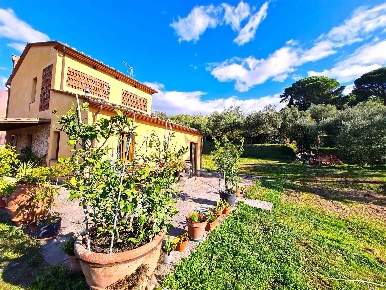 Foto Rustico in via di Montechiari, Montecarlo di 147 m² con 6 locali