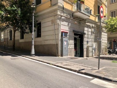 Foto Negozio in Via Quaranta 24, Salerno Centro di 90 m² con 1 locali