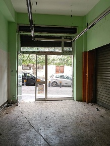 Foto Negozio in via Tommaso Cannizzaro  253, Messina Tirone di 60 m²
