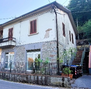 Foto Casa indipendente a Montecatini-Terme di 192 m² con 6 locali