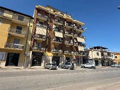 Foto Locale commerciale in Viale Italia 7, Montecorvino Pugliano Pratole