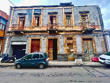 Foto Attività commerciale in Via Mulini a Vento  122, Catania di 72 m²