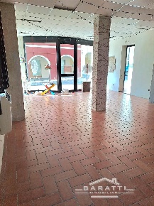 Foto Attività commerciale a Quistello di 75 m² con 2 locali in affitto
