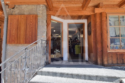 Foto Negozio a San Giovanni di Fassa di 107 m² con 2 locali in vendita