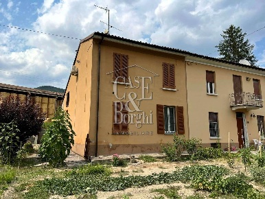 Foto Case semi ndipendenti a Ponte Nizza di 173 m² con 6 locali in vendita