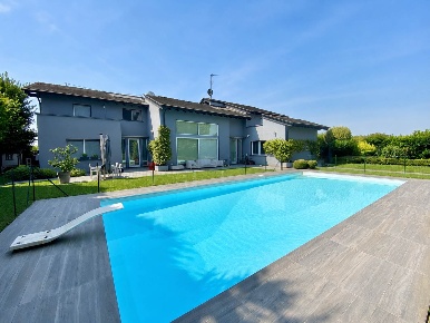 Foto Villa unifamiliare a Offlaga Centro di 404 m² con 5 locali in vendita