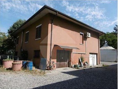 Foto Casa indipendente in marengo, Isorella di 154 m² con 9 locali
