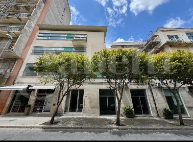 Foto Ufficio in Viale TENENTE LENA 61-63-69, Ragusa Centro di 250 m²
