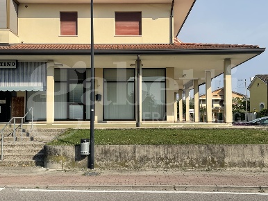 Foto Negozio in Via Vallenoncello 15, Pordenone Vallenoncello di 47 m²