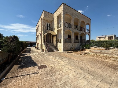 Foto Villa bifamiliare in Via Buzacchino 51, Statte di 165 m² con 5 locali