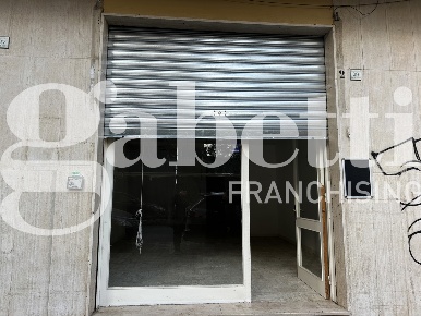 Foto Negozio in Via Beata Criscitelli 0, Avellino Centro Storico di 95 m²