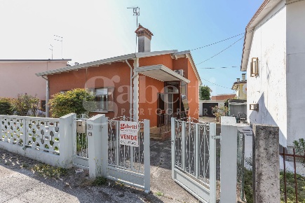 Foto Casa indipendente in Via Antonio Canova 7, Portogruaro Centro di 76 m²