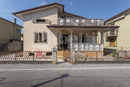 Foto Casa indipendente in Via Bruno Buozzi 89, Concordia Sagittaria Centro