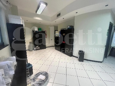 Foto Laboratorio in Via Castagna, Casoria Centro di 271 m² con 2 locali