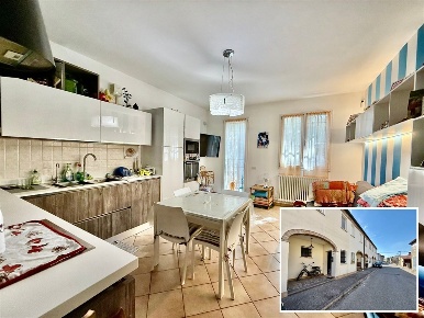 Foto Villa a schiera in via mirri, Alfonsine Centro di 93 m² con 4 locali