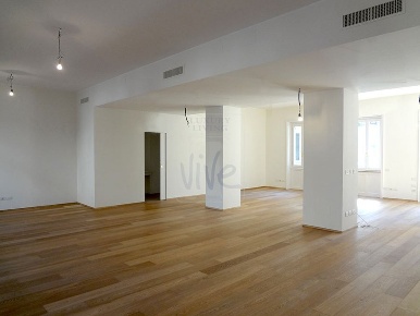 Foto Ufficio in Via San Damiano, Milano San Babila di 139 m² con 4 locali