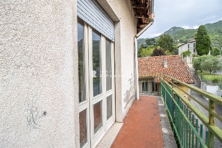 Foto Villa unifamiliare in Via San Bernardino, Galbiate Centro di 210 m²