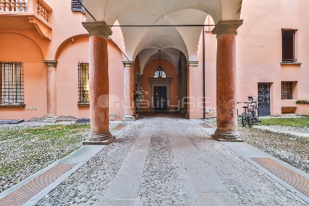 Foto Ufficio in Via Borgonuovo 10, Bologna Centro Storico di 100 m²