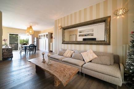 Foto Appartamento in Via Alessandro Nardelli, Monopoli Centro di 122 m²