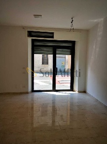 Foto Locale commerciale in Via Guglielmo Marconi 70, Saronno di 42 m²