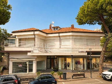 Foto Appartamento in Via Egidio Renzi 5, Cattolica di 150 m² con 6 locali
