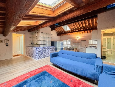 Foto Appartamento in Contrà Santa Barbara, Vicenza Centro Storico di 98 m²