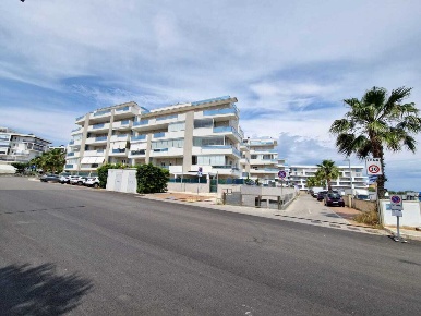Foto Appartamento in Via Giacomo Puccini, Monopoli Centro di 90 m²