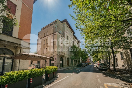 Foto Locale commerciale in Via Monte Grappa 19B, Brescia di 114 m²