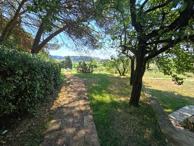 Foto Case semi ndipendenti a Calenzano di 160 m² con 5 locali in vendita