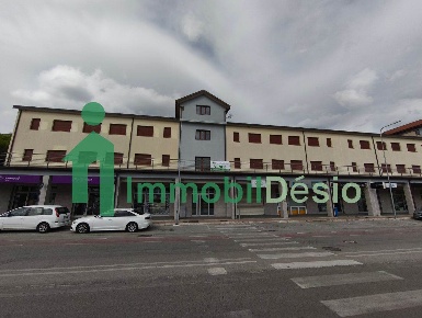 Foto Locale commerciale a Potenza Centro di 120 m² con 2 locali in vendita