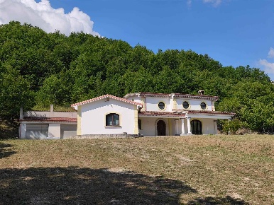 Foto Villa unifamiliare in CONTRADA PEZZA FARINA SNC, Brienza di 378 m²