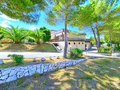 Foto Appartamento in sp 235, Altamura di 2130 m² con 8 locali in vendita