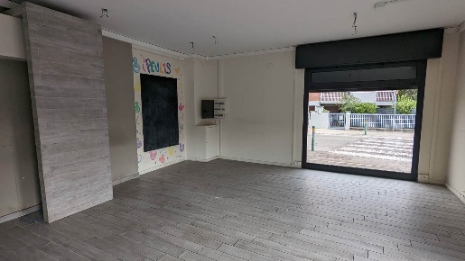 Foto Attività commerciale in VIA BARCHETTA 1, Modena San Cataldo di 84 m²