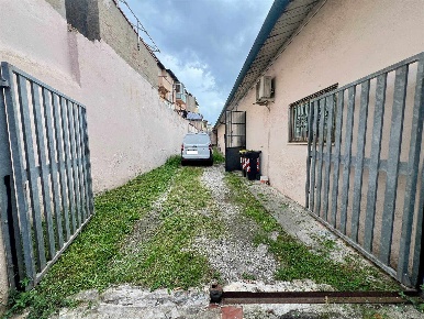 Foto Capannone industriale a Livorno Picchianti di 300 m² in vendita