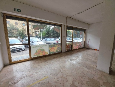Foto Negozio in Via Allori, Firenze Novoli di 100 m² con 2 locali