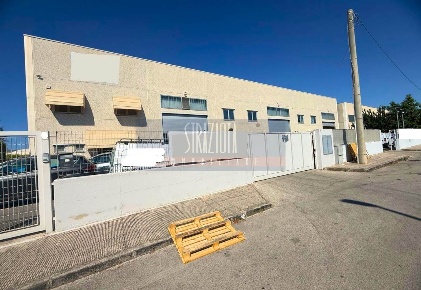 Foto Capannone industriale a Modugno di 700 m² in vendita