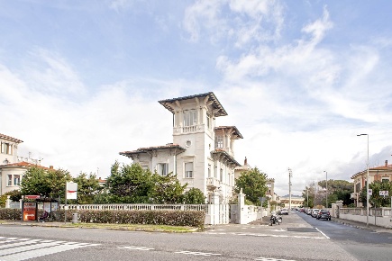 Foto Villa unifamiliare a Livorno Goito - Montebello di 350 m² con 6 locali