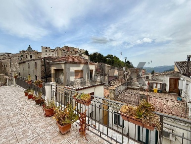 Foto Appartamento in Via Notar Ferrara 16, Prizzi di 87 m² con 3 locali
