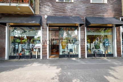 Foto Negozio in Via Bergognone 27, Milano Solari di 168 m² con 3 locali