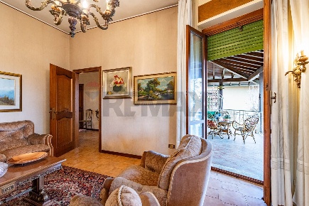 Foto Villa unifamiliare in bixio 1, Casatenovo Centro di 380 m² in vendita