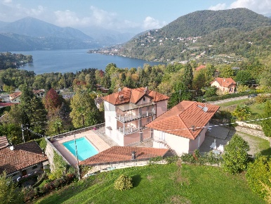 Foto Villa unifamiliare in via Marconi 16, Orta San Giulio di 623 m²